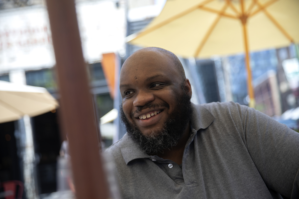 Evan Moore talks about examples of controversial newspaper columns August 5 in Chicago. Photo: Erin Hooley