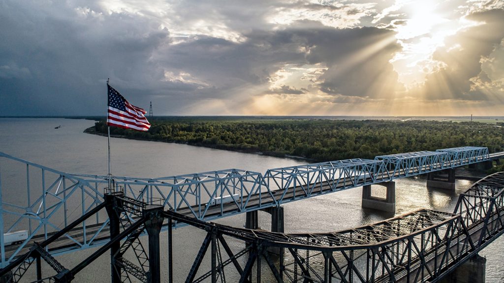 Bridge crossing the Mississippi River at Vicksburg, Mississippi.