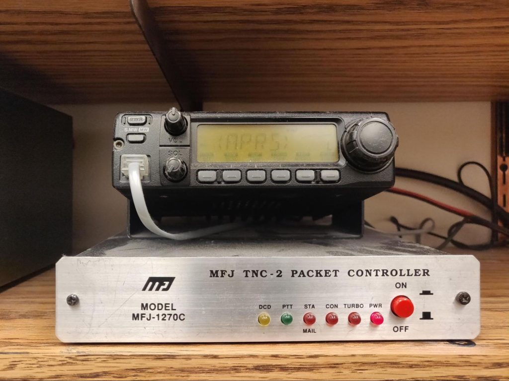 A small radio used by ham radio operators. Photo: María Arce