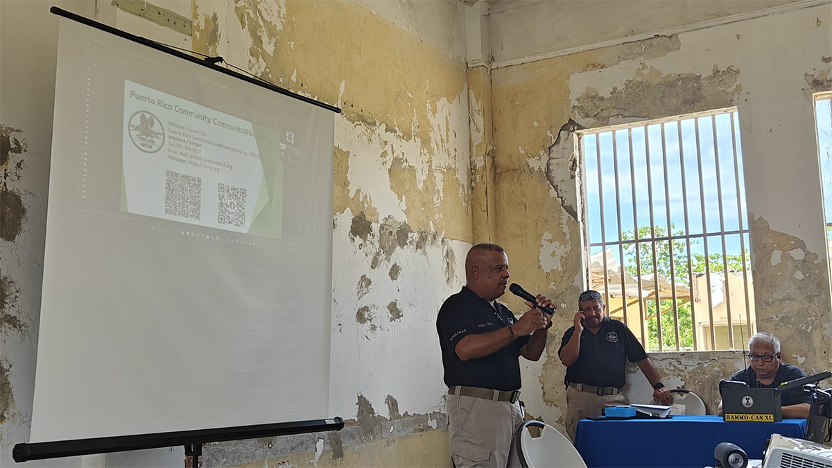 Ham radio operator William Planas gives a talk on how to get involved in emergency communication in Puerto Rico.