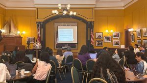 Katherine Reynolds Lewis presents at the Institute for Independent Journalists’ 2023 freelance business workshop during the Asian American Journalists Association’s convention in Washington D.C. (Photo courtesy of the IIJ.)