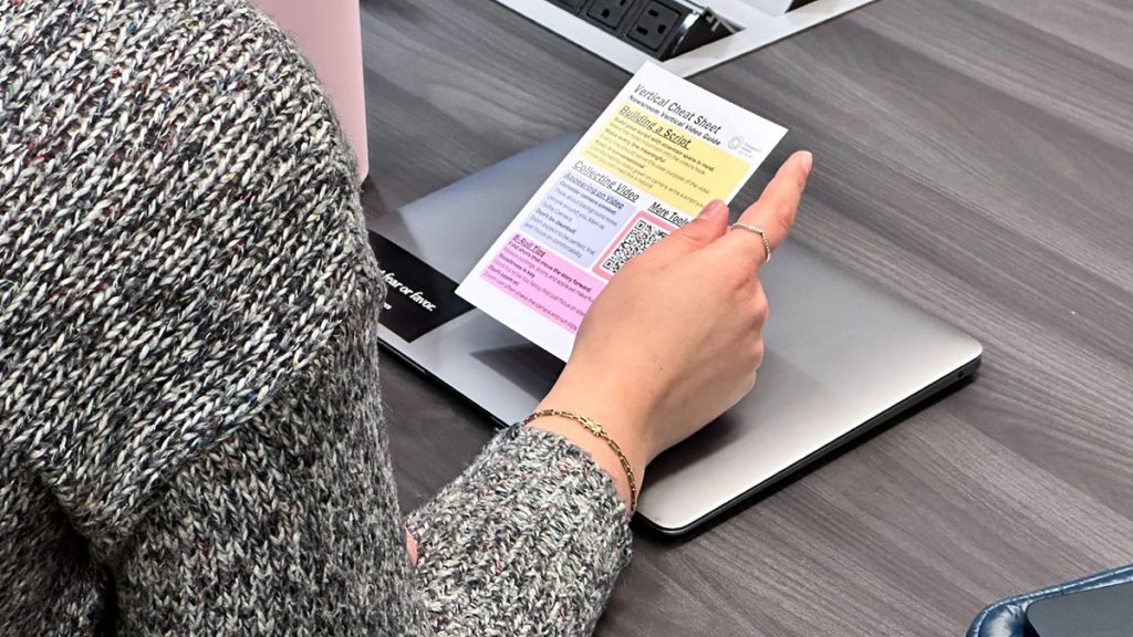 A reporter at the Missouri News Network holds a postcard cheat sheet during a training on vertical video. Photo: Nate Brown