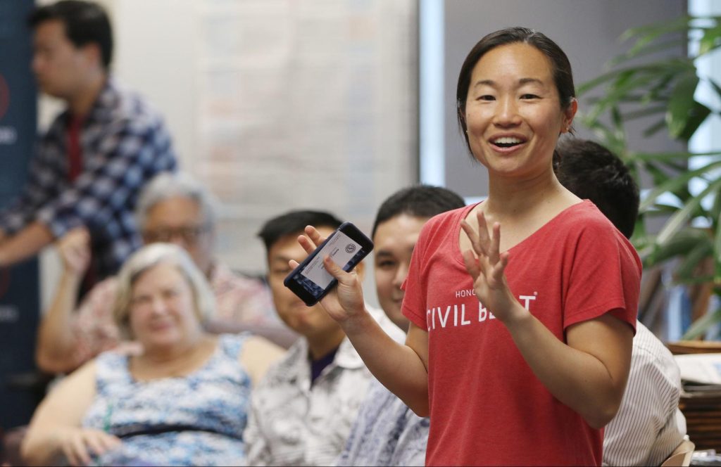 Mariko Chang is the director of philanthropy for Civil Beat, speaks with readers for an event in the Civil Beat newsroom (Cory Lum/Civil Beat/2018)