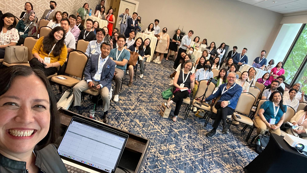 RJI Fellow Katherine Reynolds Lewis teaching her quick start guide to freelancing at the AAJA conference in Seattle.