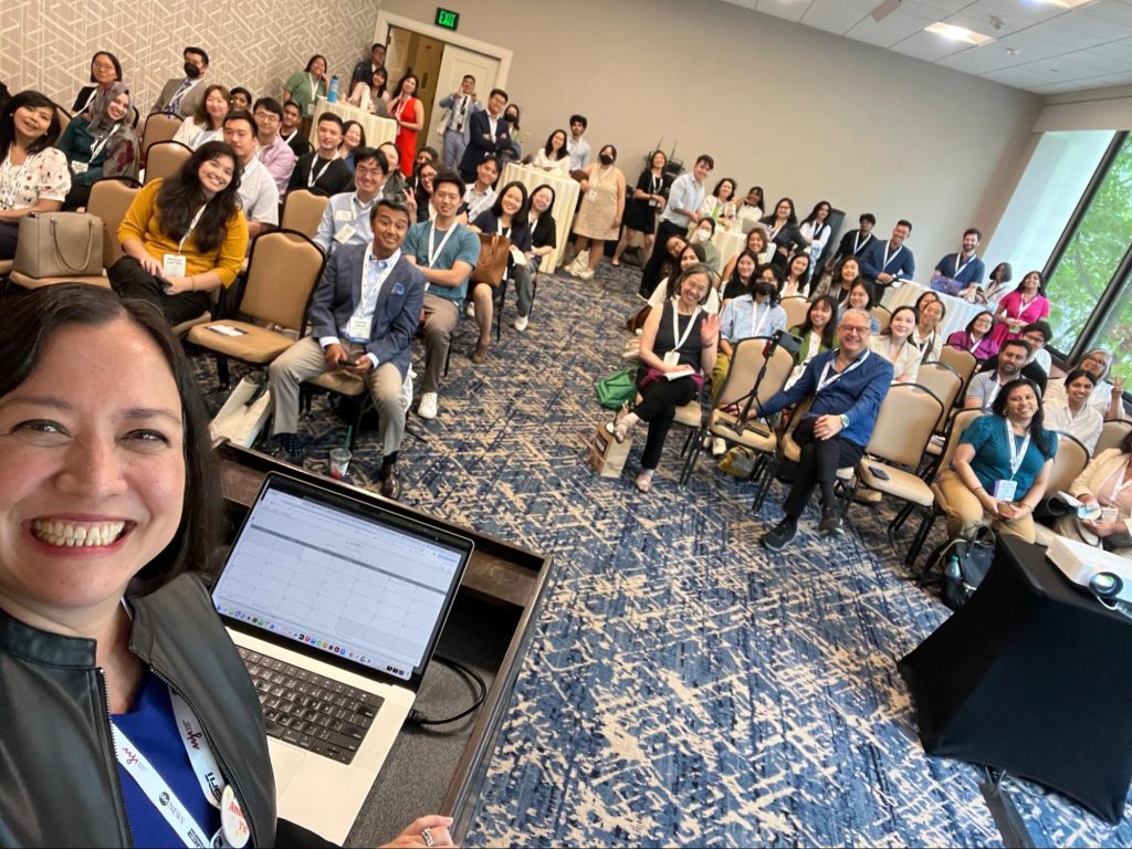 RJI Fellow Katherine Reynolds Lewis teaching her quick start guide to freelancing at the AAJA conference in Seattle.