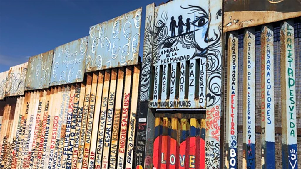 Imagen del muro fronterizo en Tijuana, México. Tomada del sitio web de Al Otro Lado.