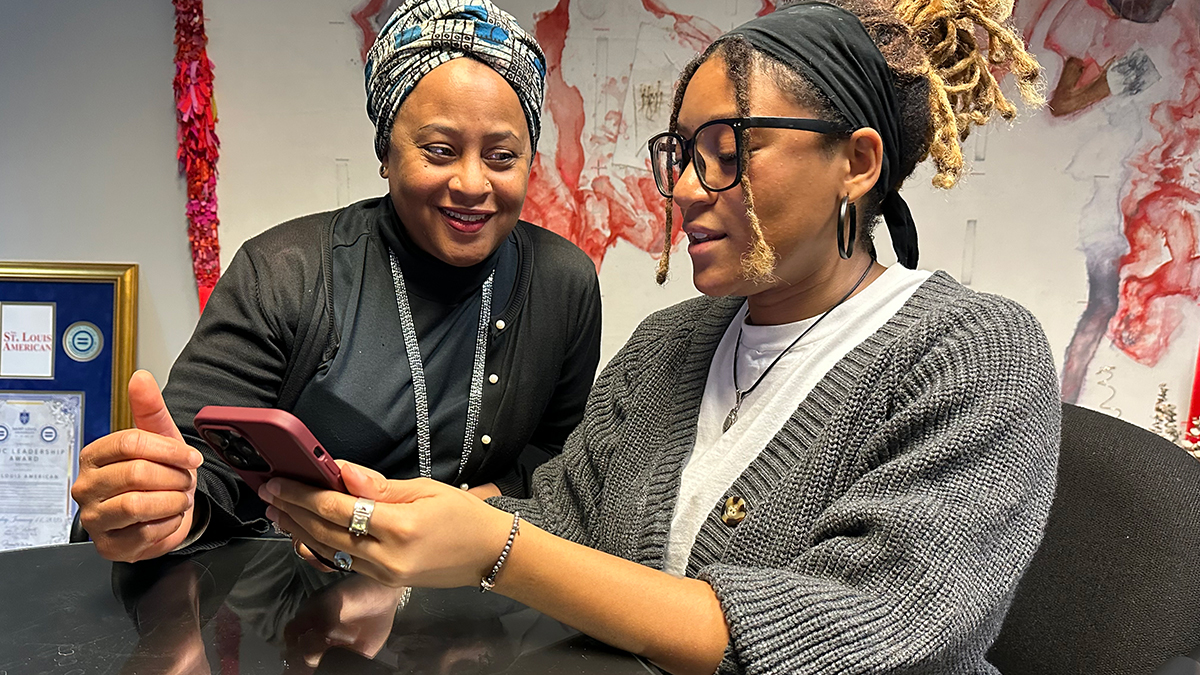 Brianna Davis (right) with St. Louis American Digital Director Dawn Suggs.