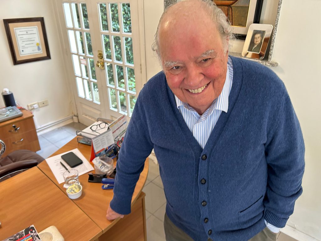 Uruguay's former foreign minister following the dictatorship and also a multi-term president of the Inter-American Development Bank, Enrique V. Iglesias expressed his concern about the need to form alliances between political parties to reduce disinformation in an Uruguay Noticias article published in April 2019. Interviewed in his office at the Astur Foundation Oct. 31, 2025, in Montevideo. Photo: Sally Stapleton