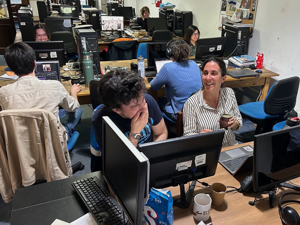 Natalia Uval, the political and opinion editor of la diaria, laughs in the newsroom with a colleague Oct. 9, 2025. Uval credits the 2019 fact-checking coalition Verificado.uy with building a stronger bond across Uruguayan media. Photo: Sally Stapleton