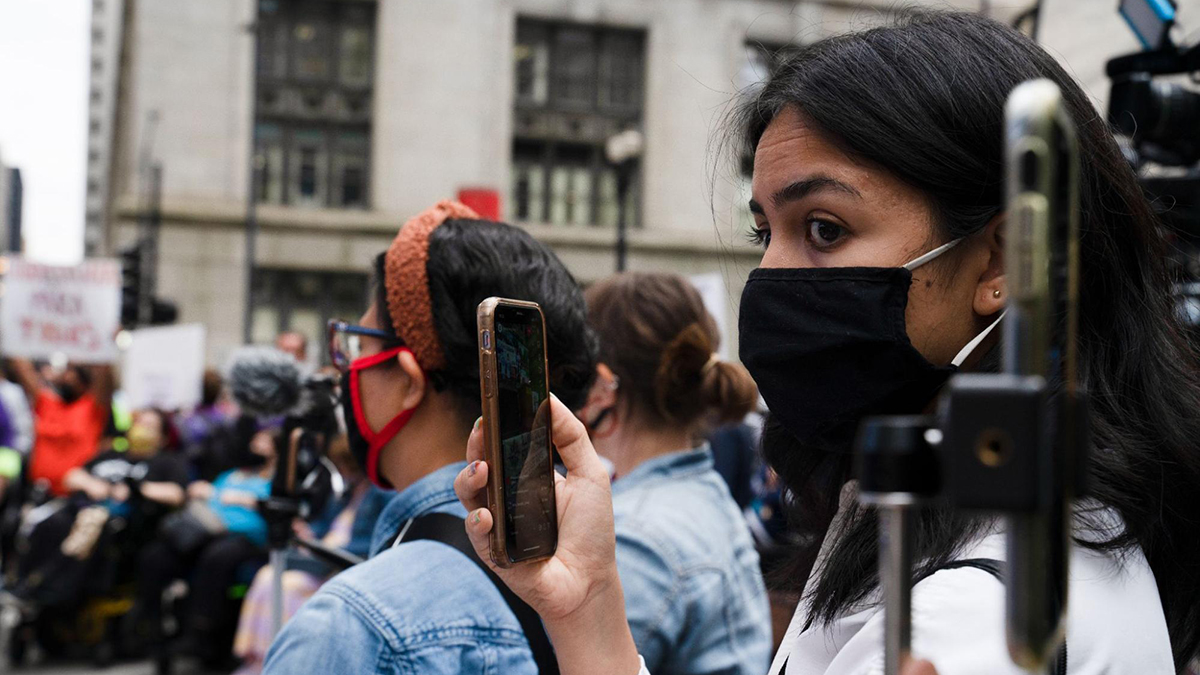 Borderless magazine reporting intern Adriana Rezal, ‘21, records a protest in Chicago. Photo: Camilla Forte | Borderless Magazine